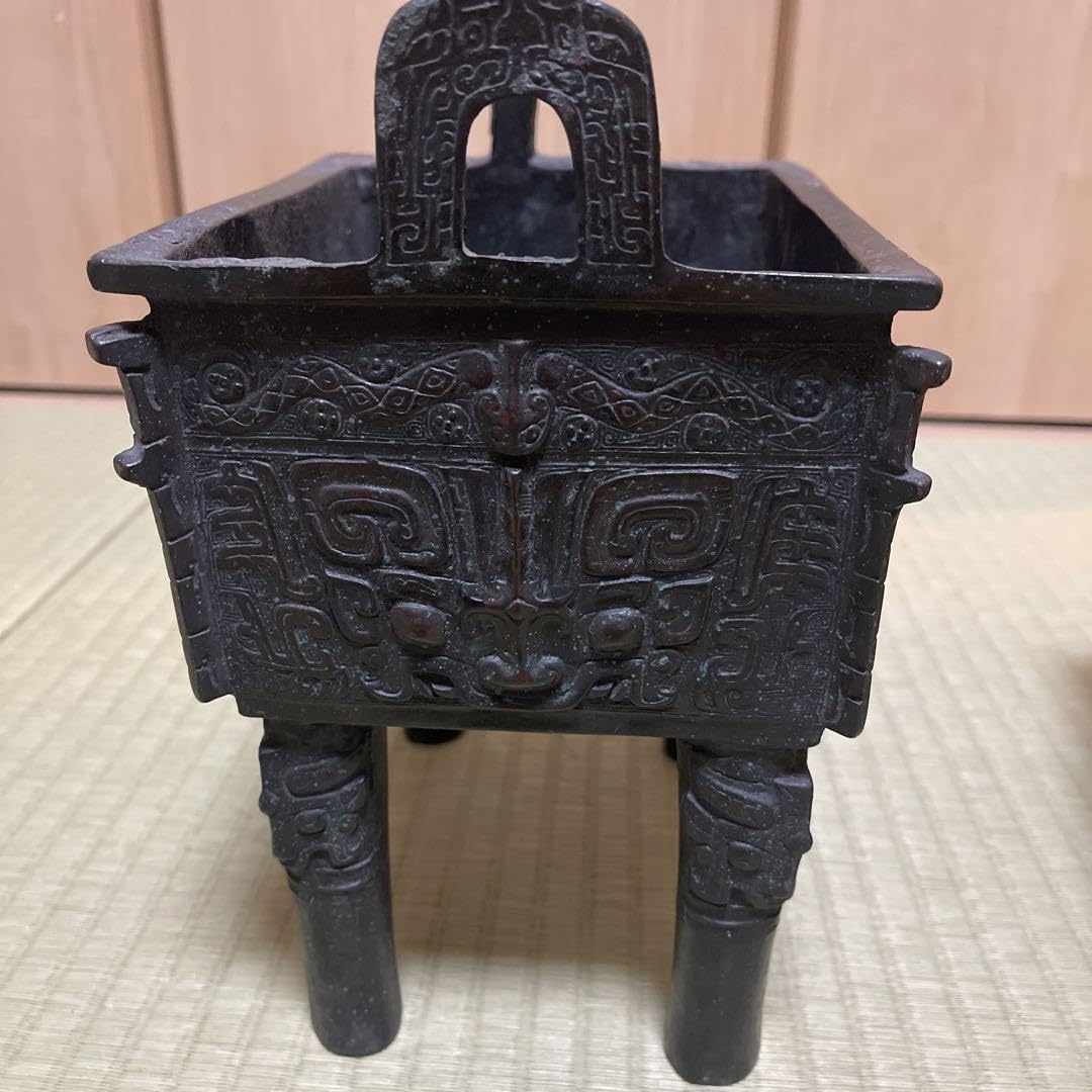 青銅製 鼎 商獣面紋 アンティーク Amazon.co.jp: 商時期 青銅製 獣面紋方鼎 置物 古置物 古擺件