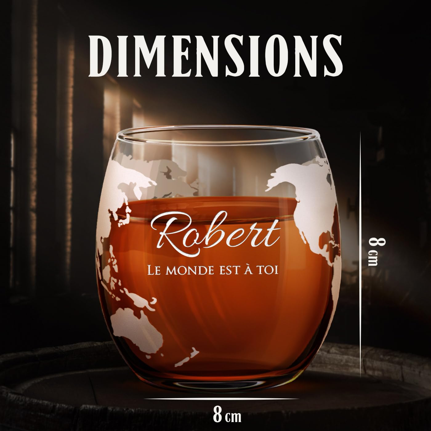 Maverton Ensemble de Carafe en verre 4 Verres Gravés - Idee Cadeau homme original - Cadeau anniversaire homme - 850 ml Carafe Globe - Cadeau Noel - Le monde est à vous