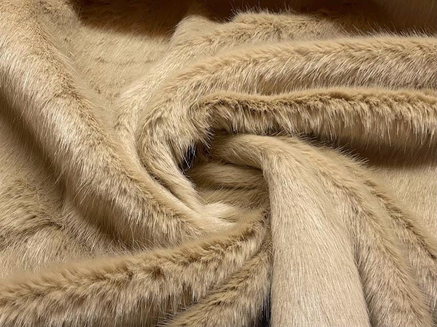 Tissu en fausse fourrure marron coudre un plaid de salon cocooning