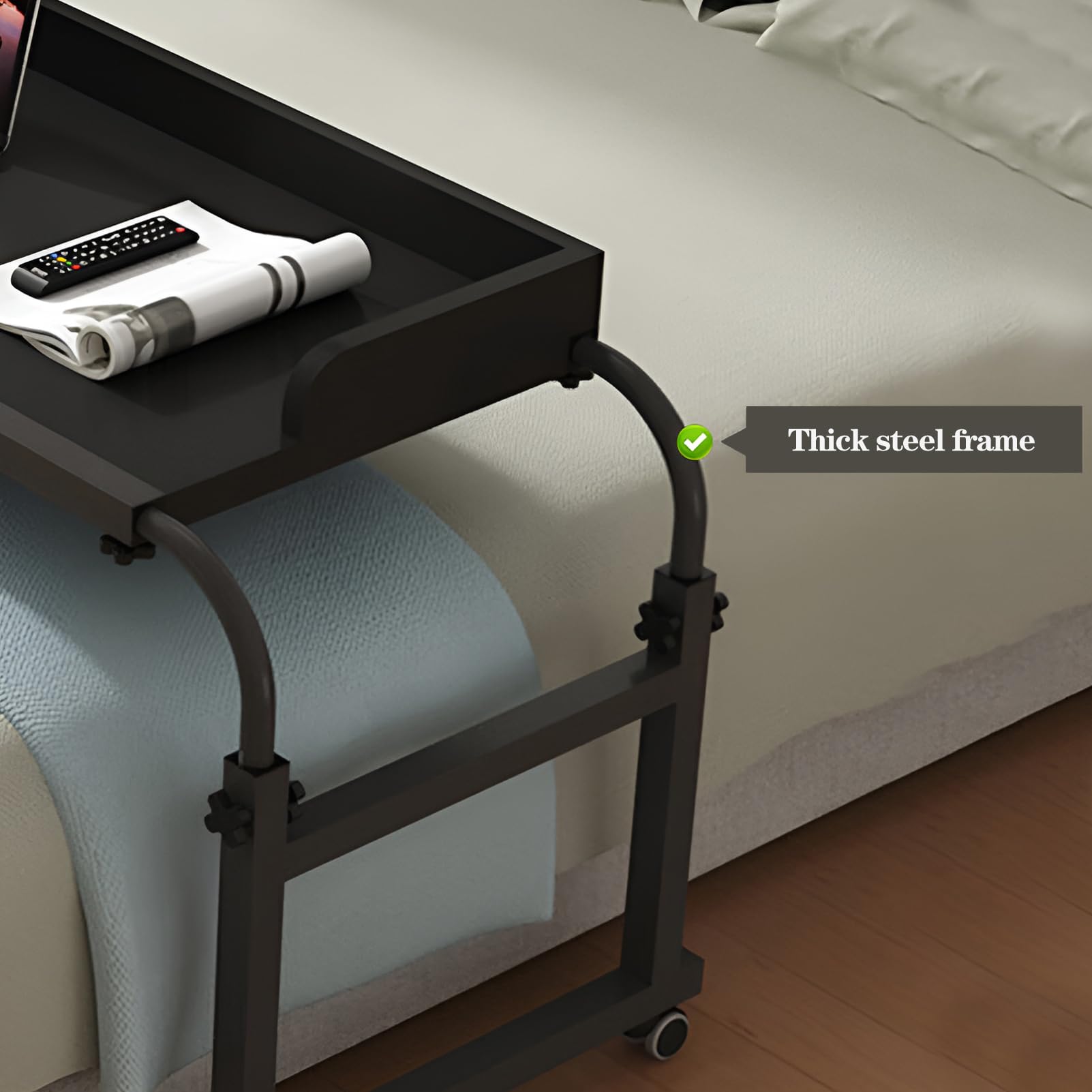Tavolino da Letto Regolabile in Altezza e Lunghezza con 4 Ruote bloccabili, postazioni di Lavoro mobili per Computer per Uso Domestico e Ufficio (Nero Opaco, 47,2" P x 17,3" L x 25,6-37,4")