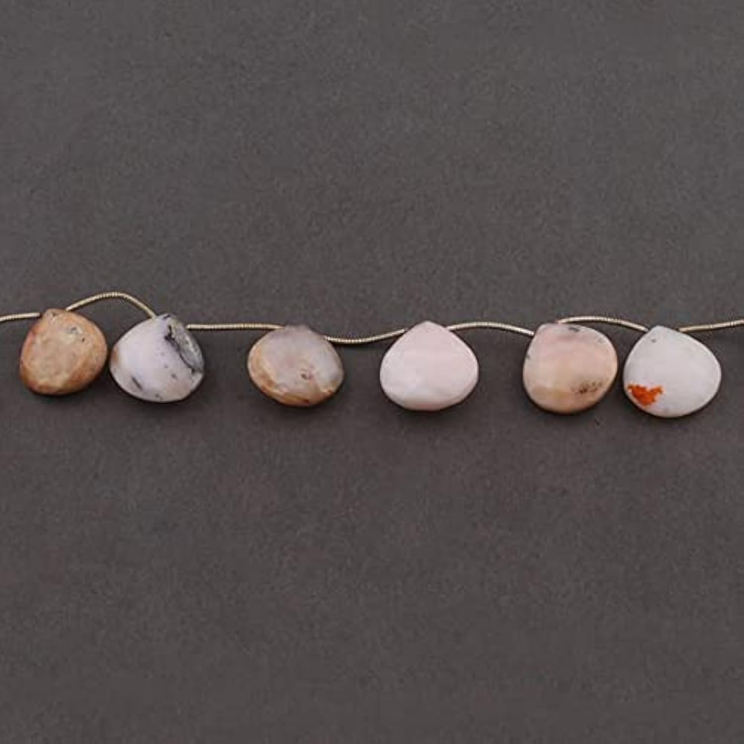 Perles opale rose naturelle cœur pour remplacer les fausses pierres par des gemmes authentiques