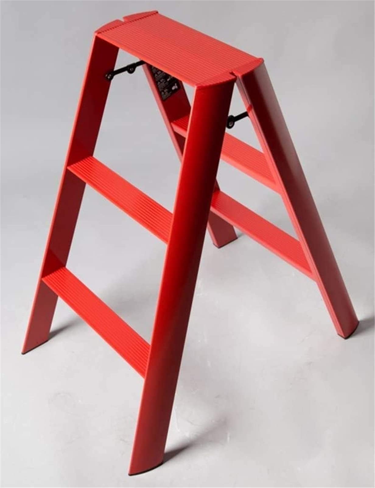 Escabeau portable rouge 3 marches idéal pour atteindre vos étagères