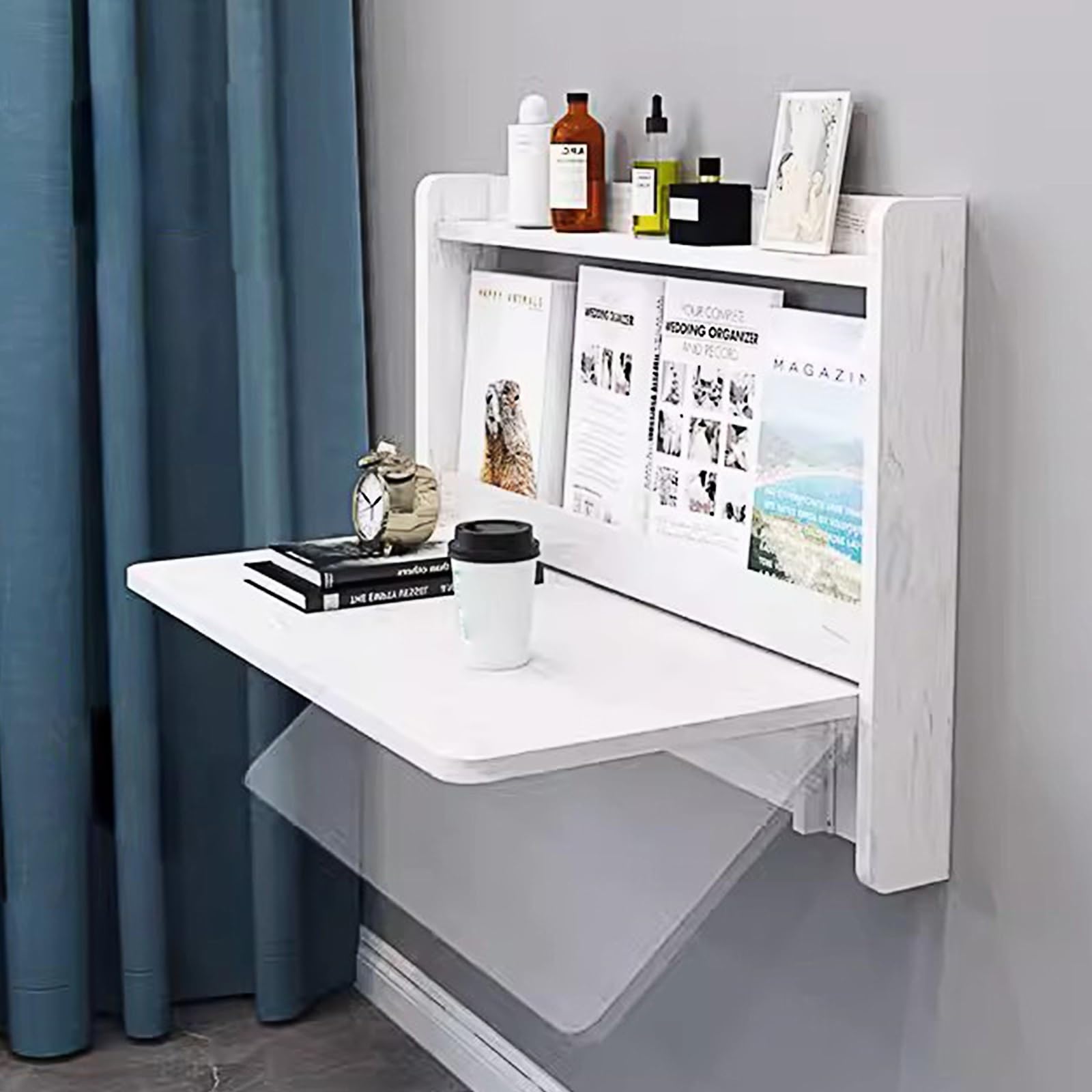 Bureau flottant peu encombrant pour un espace de travail chaleureux et épuré
