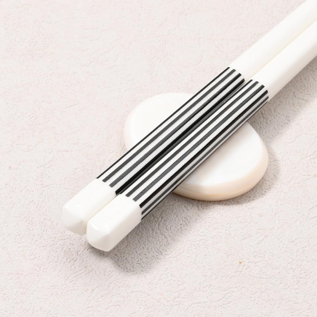 Baguettes, baguettes chinoises Japanese Porcelain Chopsticks Set Gift BoxReusable Dishwasher Safe Chopsticks Gift Set with Case High-Grade Bone Ceramics Black and White Chopsticks with,5pairs