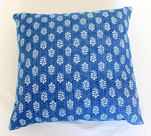 Canapé indien confortable grâce à la housse de coussin bohème