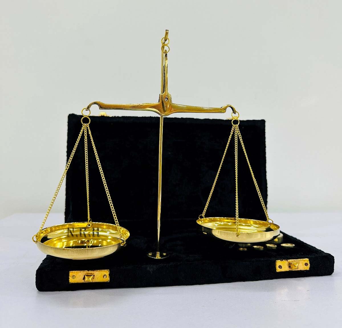 Vintage brass jewelry Weighing Scale Balance With Black Valvet Box, Brass & Black, 10X5 Inches