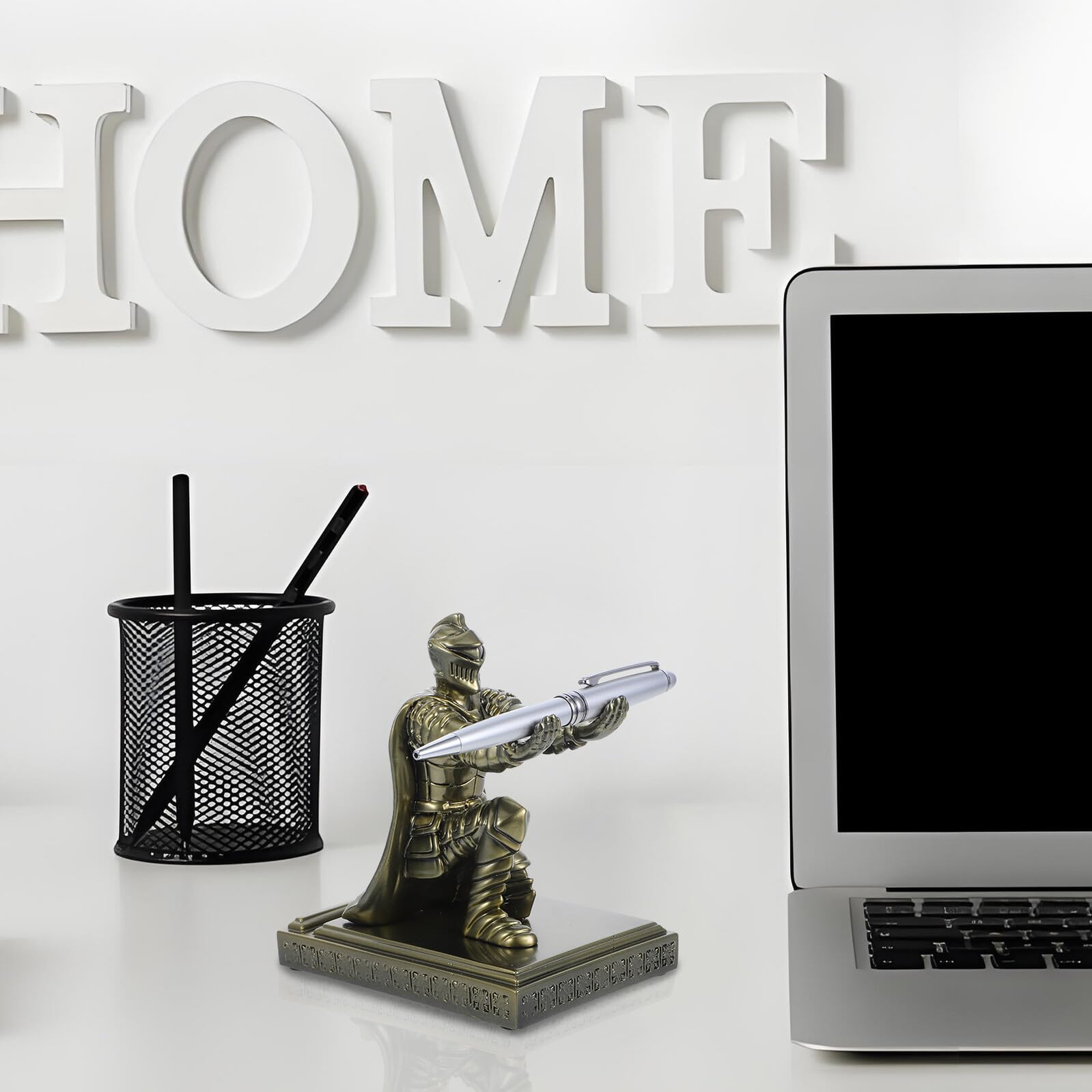 ifundom Portapenne Medievale da Scrivania in Resina Statuetta di Cavaliere Corazzato Portapenne da Ufficio Base Pesante Decorazione da Scrivania Versatile per Casa Ufficio e Aula