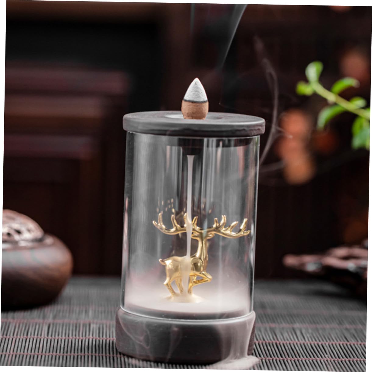 Kreatives Abgerundeten Rückfluss Räuchergefäß Violettem Ton aus Kanten mit Glatten Linien als Elegantes Ornament für Yoga und Arbeitszimmerdekoration