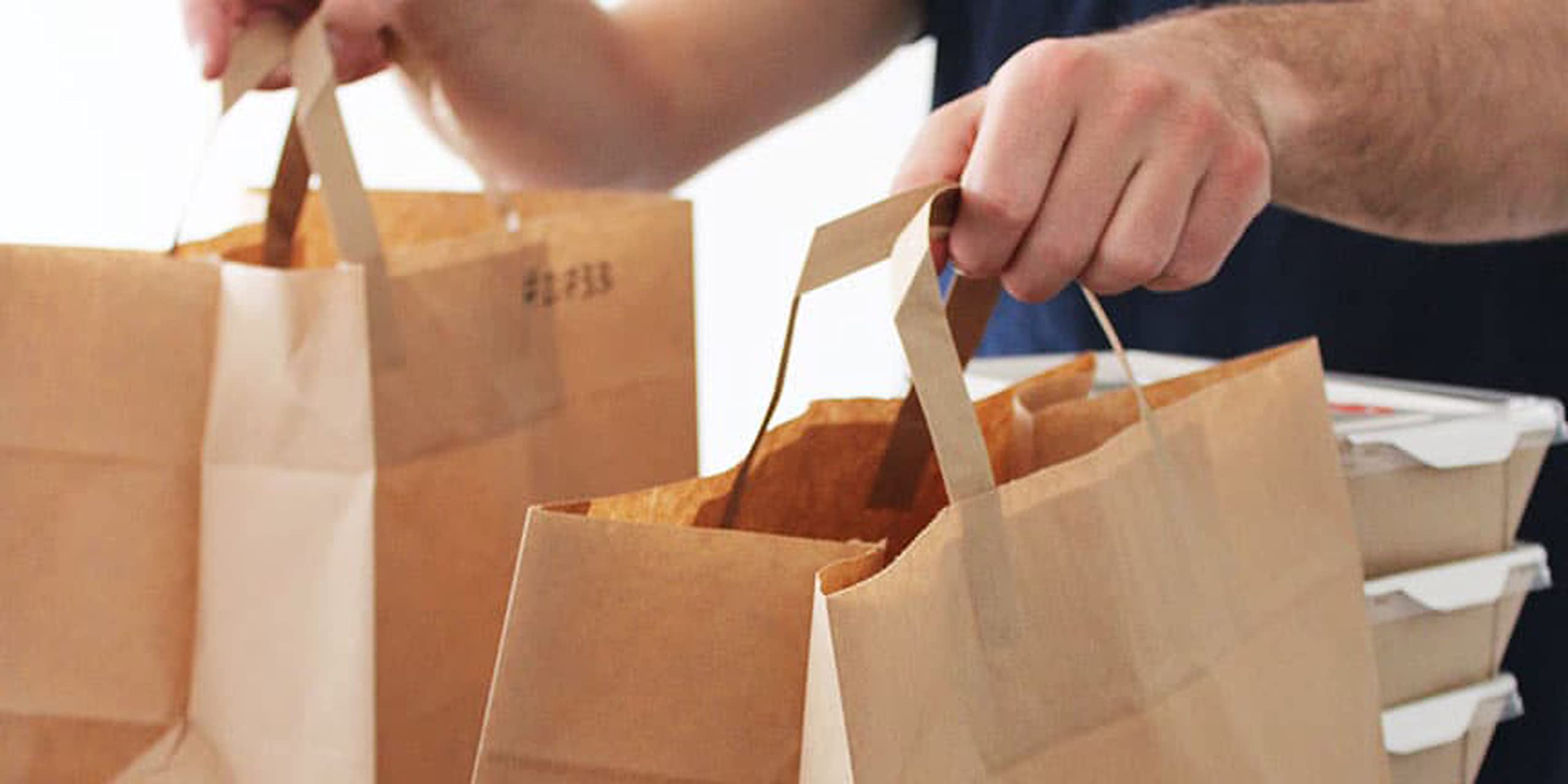 JeCo - Lot de 250 Sacs Cabas en Papier Kraft Brun avec poignée Plate 18 x 8 x 22 cm 3 litres résistant Papier 80g/m² Sac Marron Havane Vente à emporter Emballage Commerce Sac Cadeau