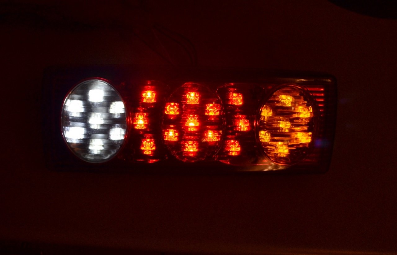 2x 12V LED Rückleuchten mit 4 Funktionen für LKW Bus Wohnmobil Bus Chassis Wohnwagen Wohnmobil Bus