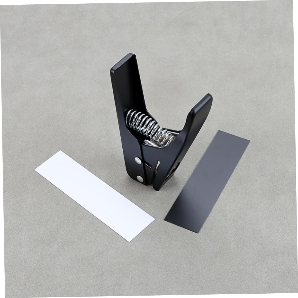 Perforatore per Plettri di Chitarra Nero R26e, Utensile DIY | Metallo e Plastica, Portatile, per Chitarra Making e Maker, Accessori Chitarrista per Plettri Personalizzati