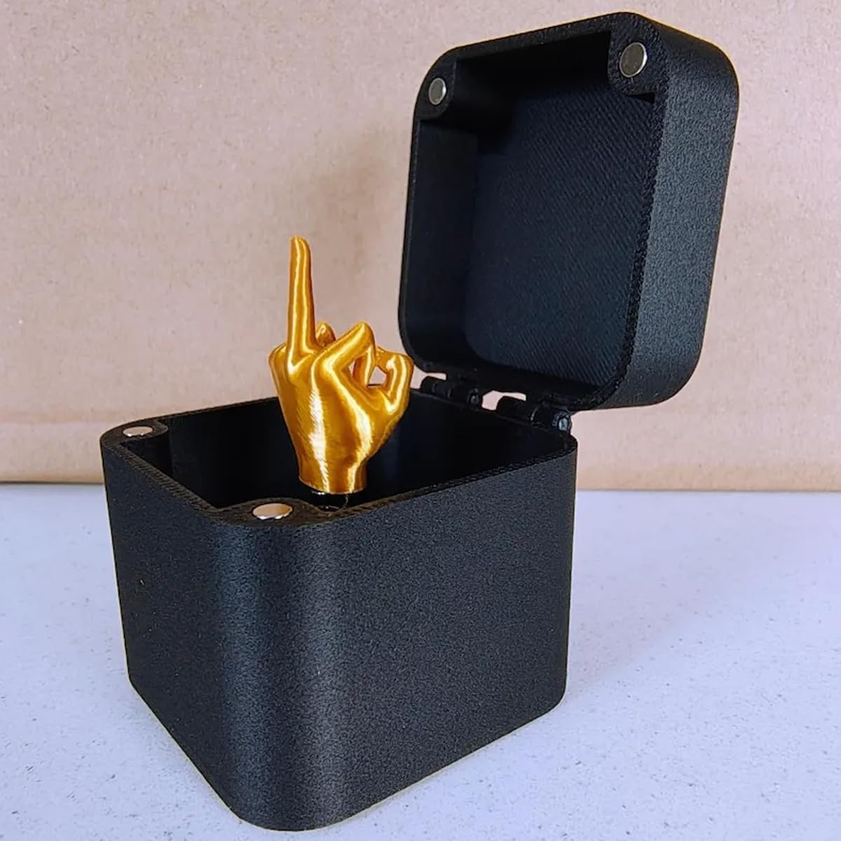Boîte Surprise Doigt D'honneur Pop-up – Cadeau Humoristique Et Farceur, Boîte 5x5x5 Cm, Pour Adultes Et Bureau