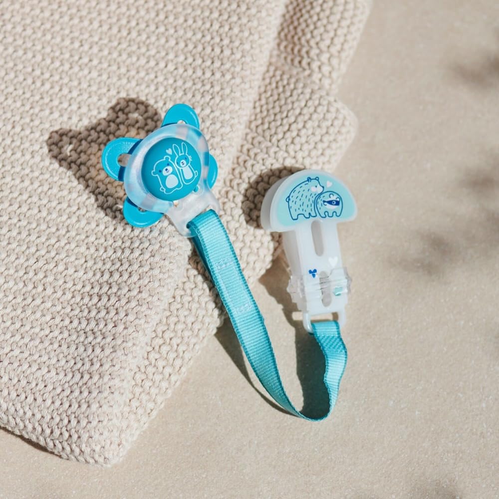 MAM Clip & Cover Catenella Portaciuccio, Catenella ciuccio 0+ mesi regolabile con chiusura a velcro e salvasucchietto, Compatibile con accessori neonato, succhietti e dentaruoli, Azzurro