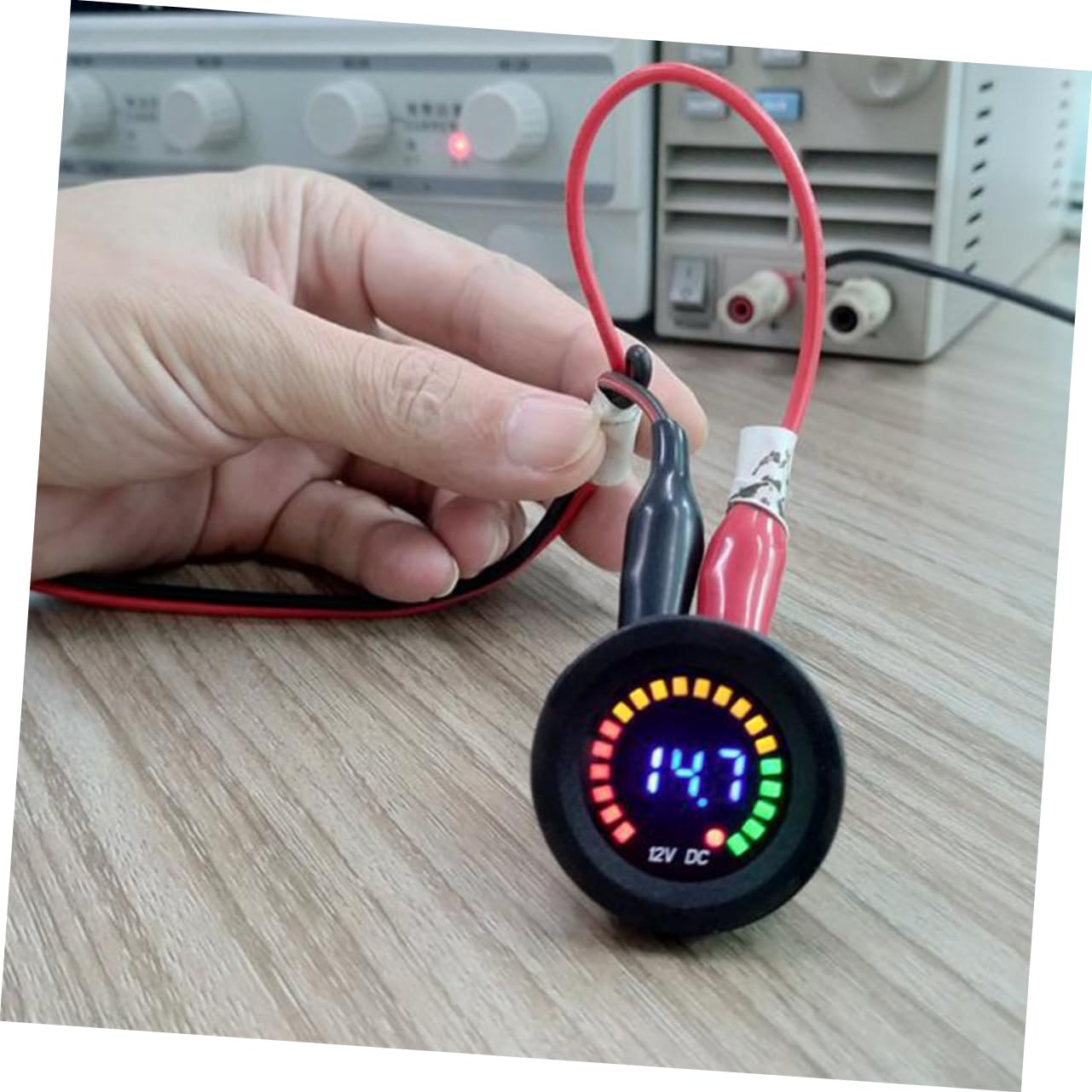 iplusmile 3piezas Voltímetro Digital De Panel Para Motocicleta y Coche Medidor De Voltaje Pantalla Led Tester De Batería Para Vehículos De Fácil Instalación y Uso