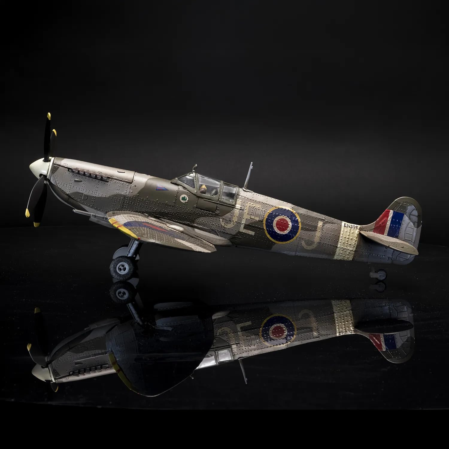 Occre Supermarine Spitfire Mk IXc EN398 – Zweiter Weltkrieg – Maßstab 1/24 – Bausatz aus Holz und Metall