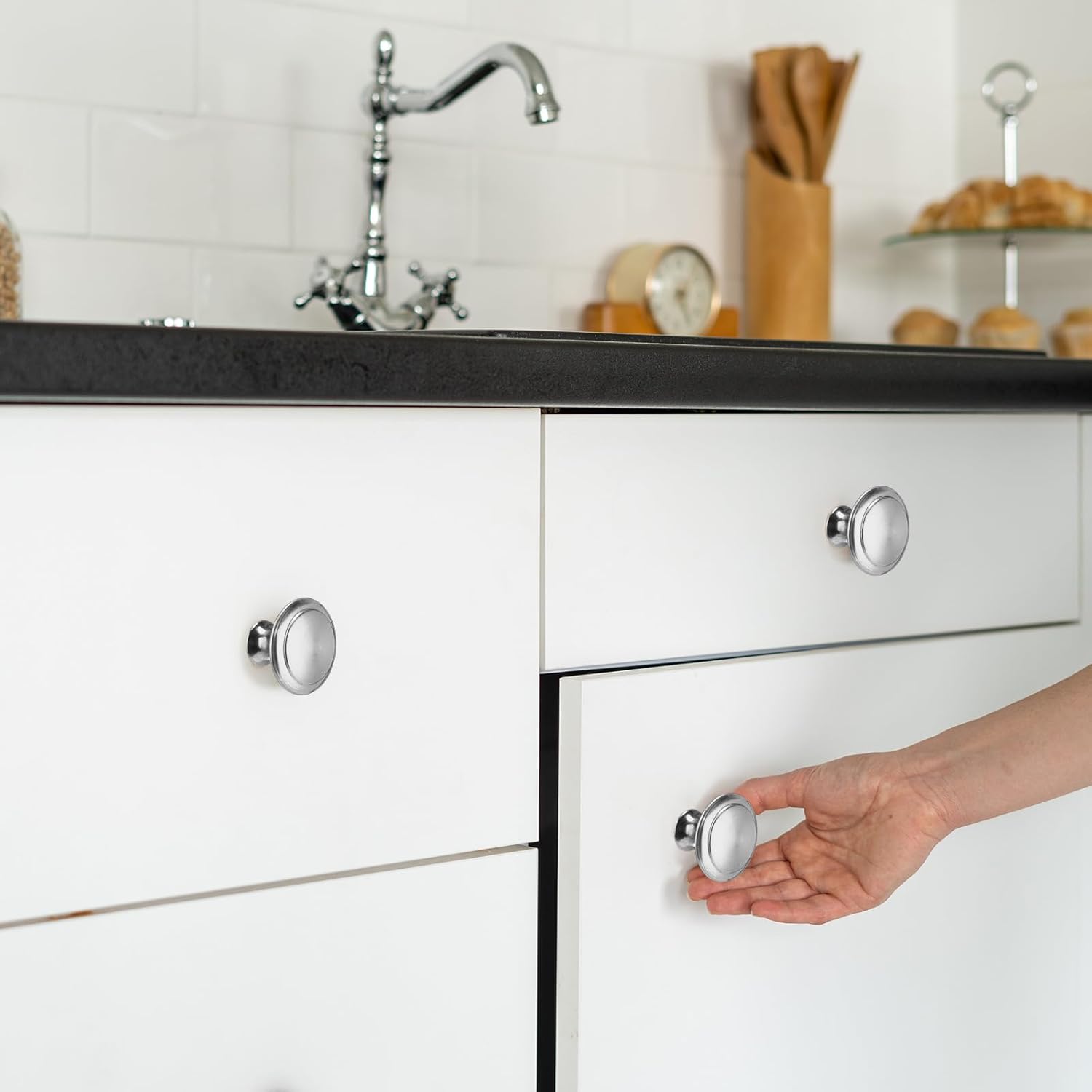Bememo 100 Pack Kitchen Cabinet Knobs - Round Silver Drawer, Dresser & Cabinet Pull Handles, Durable Hardware for Kitchen, Bathroom, Furniture (1.18 Inch)