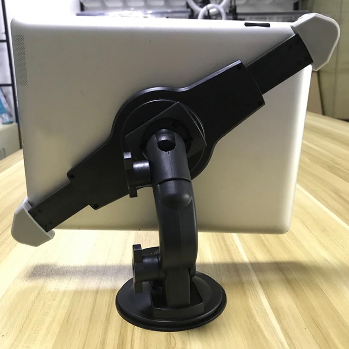 1Pezzi Tablet Holder With Suction Cup For Car Mounting Compatible With Tablets Durable Material Easy Installation For Navigation Use
