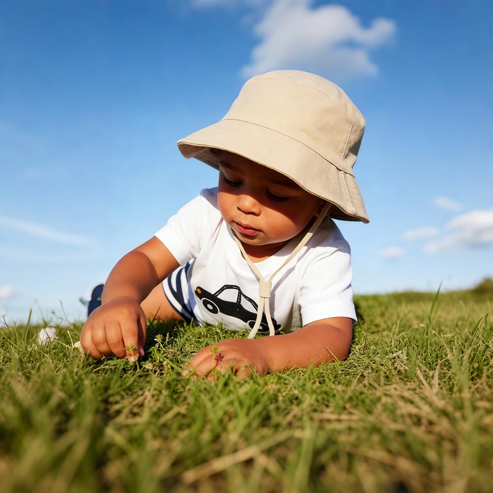 Un chapeau de soleil à large bord pour protéger efficacement les bébés et enfants.