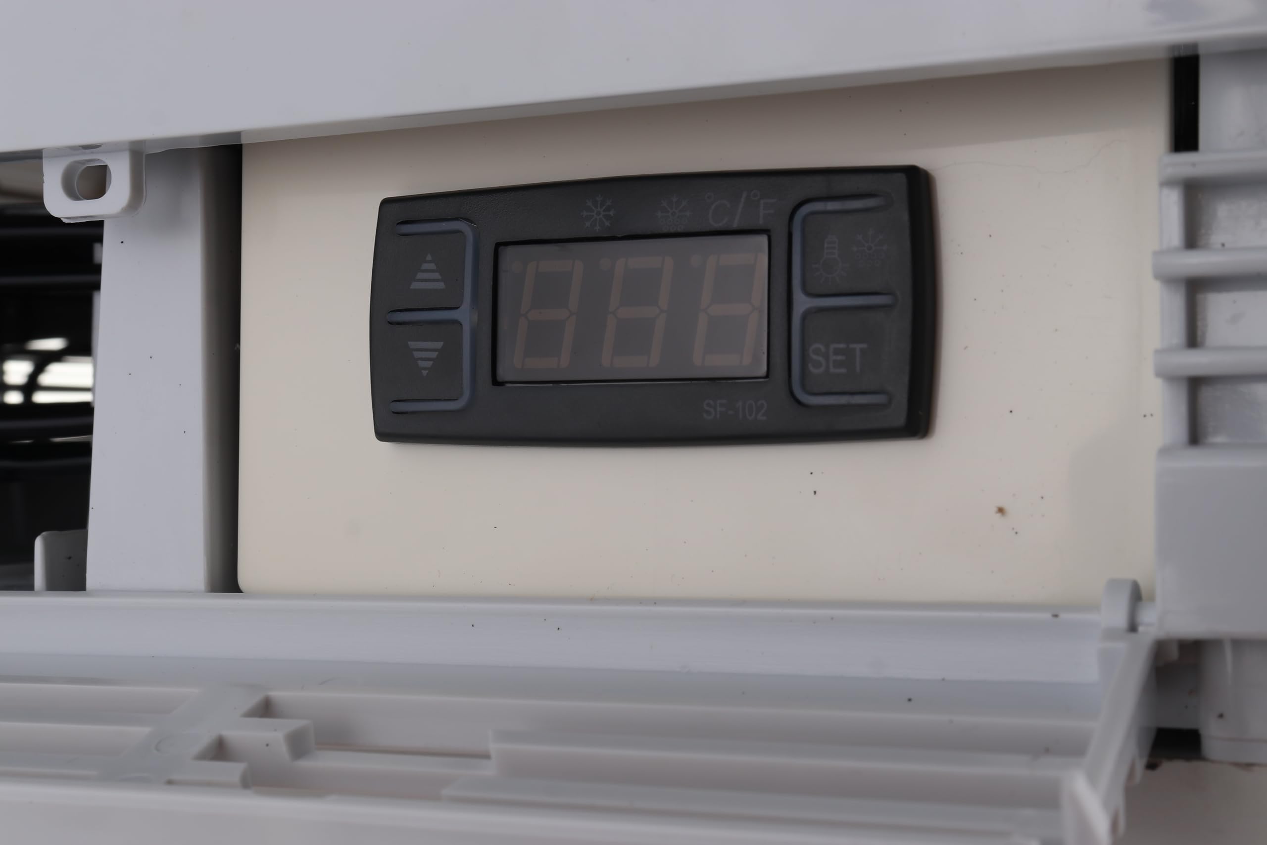 METRO Professional Panorama Kühlvitrine GGC2098, 42.8 x 38.6 x 111 cm, 98 L, 4 verstellbare Einlegeböden, LED-Beleuchtung, Weiß