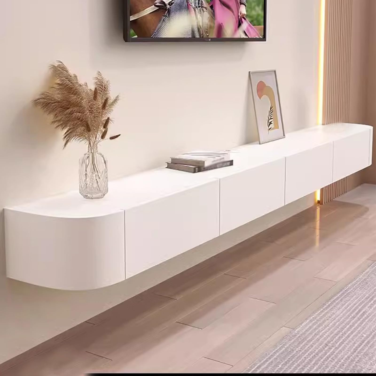 Meuble TV flottant blanc idéal pour un salon moderne et épuré