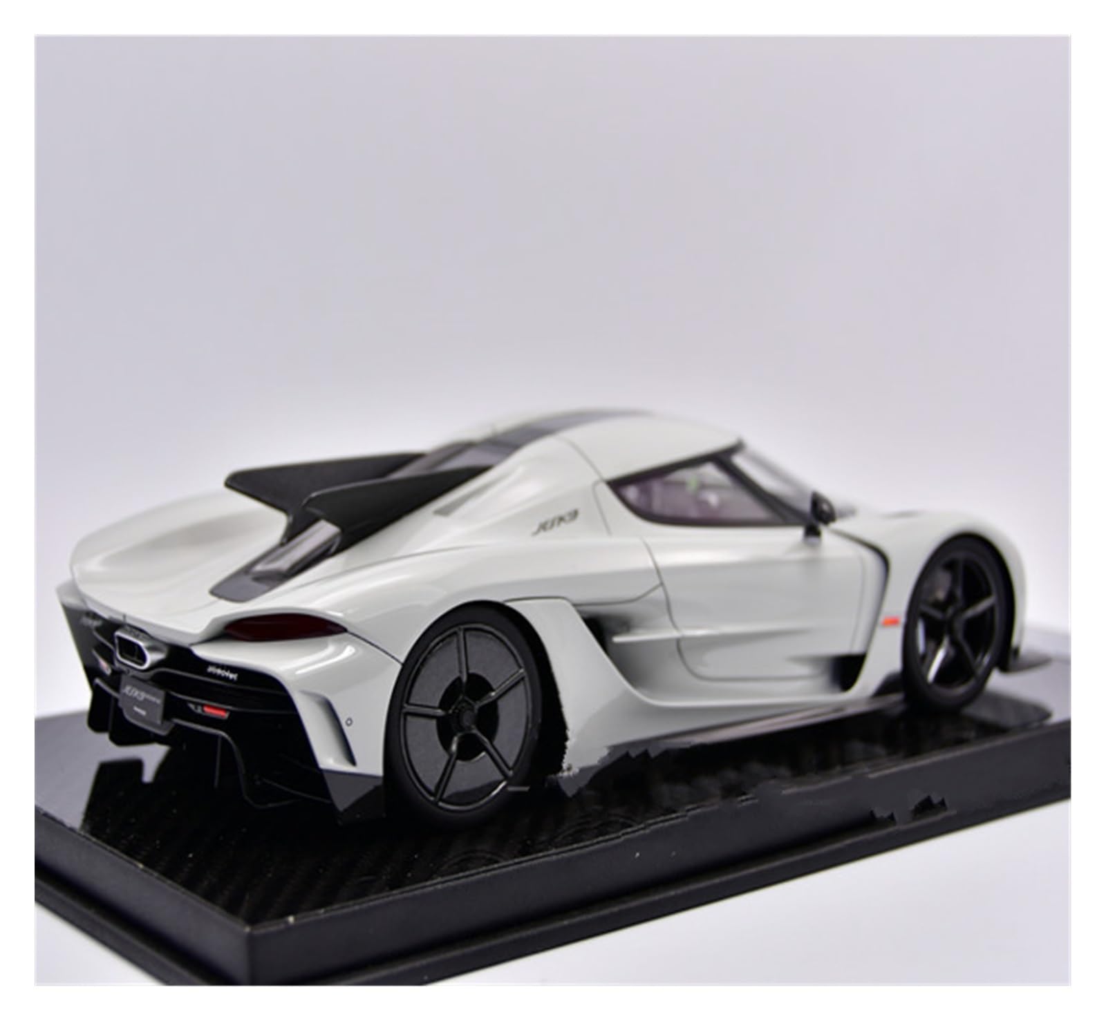 Amazon | ミニカー ケーニグセグ Jesko Absolut 1:18 樹脂限定版車