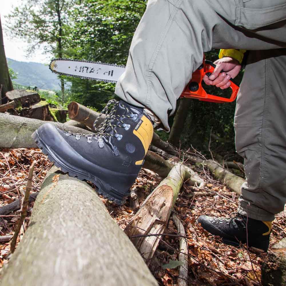 HAIX Protector Alpin Chaussure High-tech pour l'usage en côte avec classe 3 de protection anti-coupure. noirUK 8.5 / EU 43
