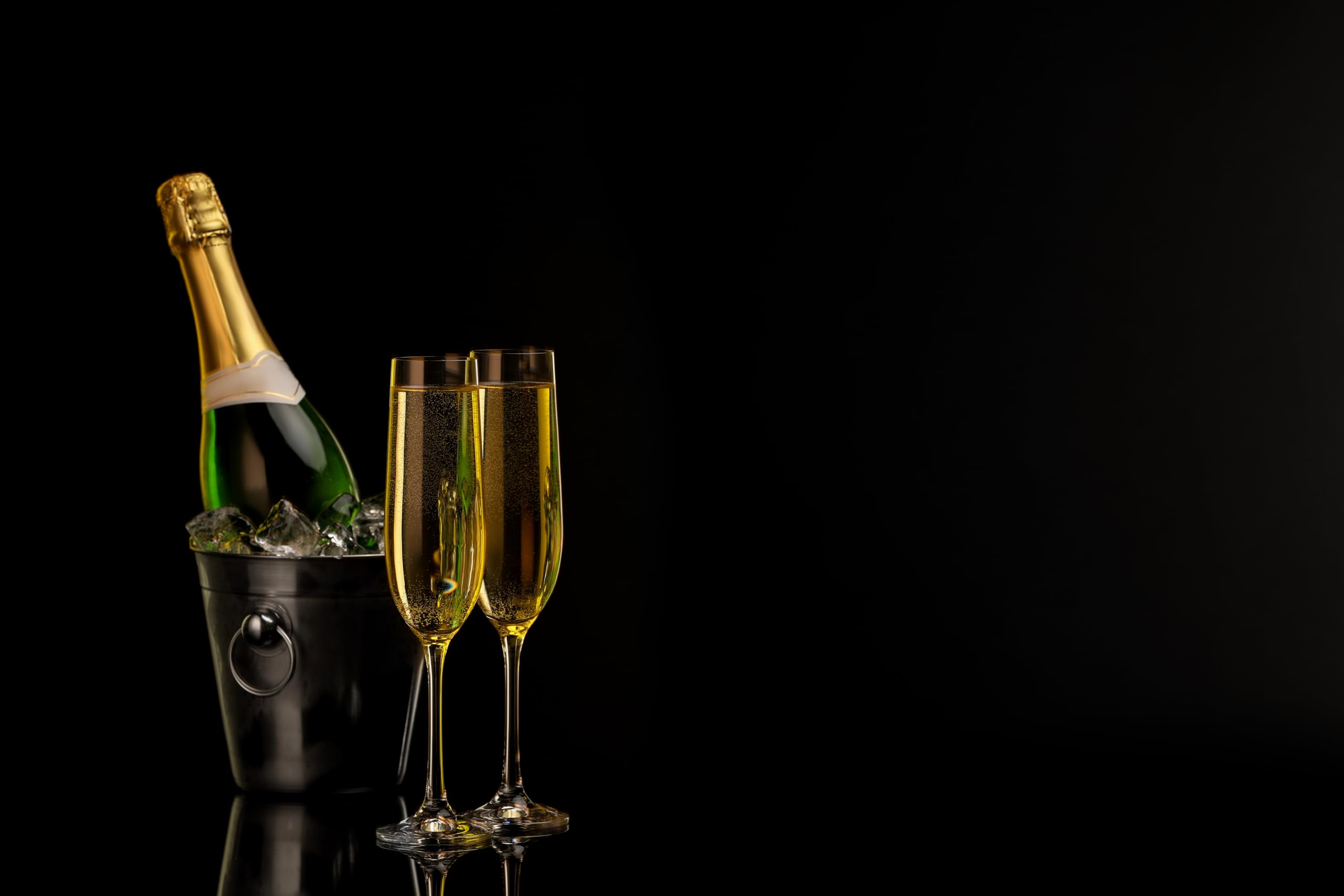 Champagne Glasses | Made in Europe | Set of 4 | Sheer Rim | 7 Fl. Oz. | 100% Lead-Free Crystal | Clear Sparkling Champagne Flutes | Perfect for Special Occasions | Gift Idea