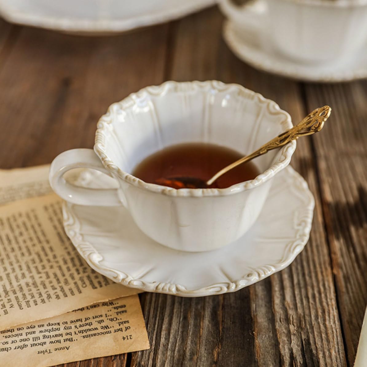 DECHOUS Juego de Taza de Cerámica Estilo Elegante Vintage de 300ml Platillo Antideslizante y Fácil de Limpiar, Adecuado para Disfrutar Café o Té en Casa