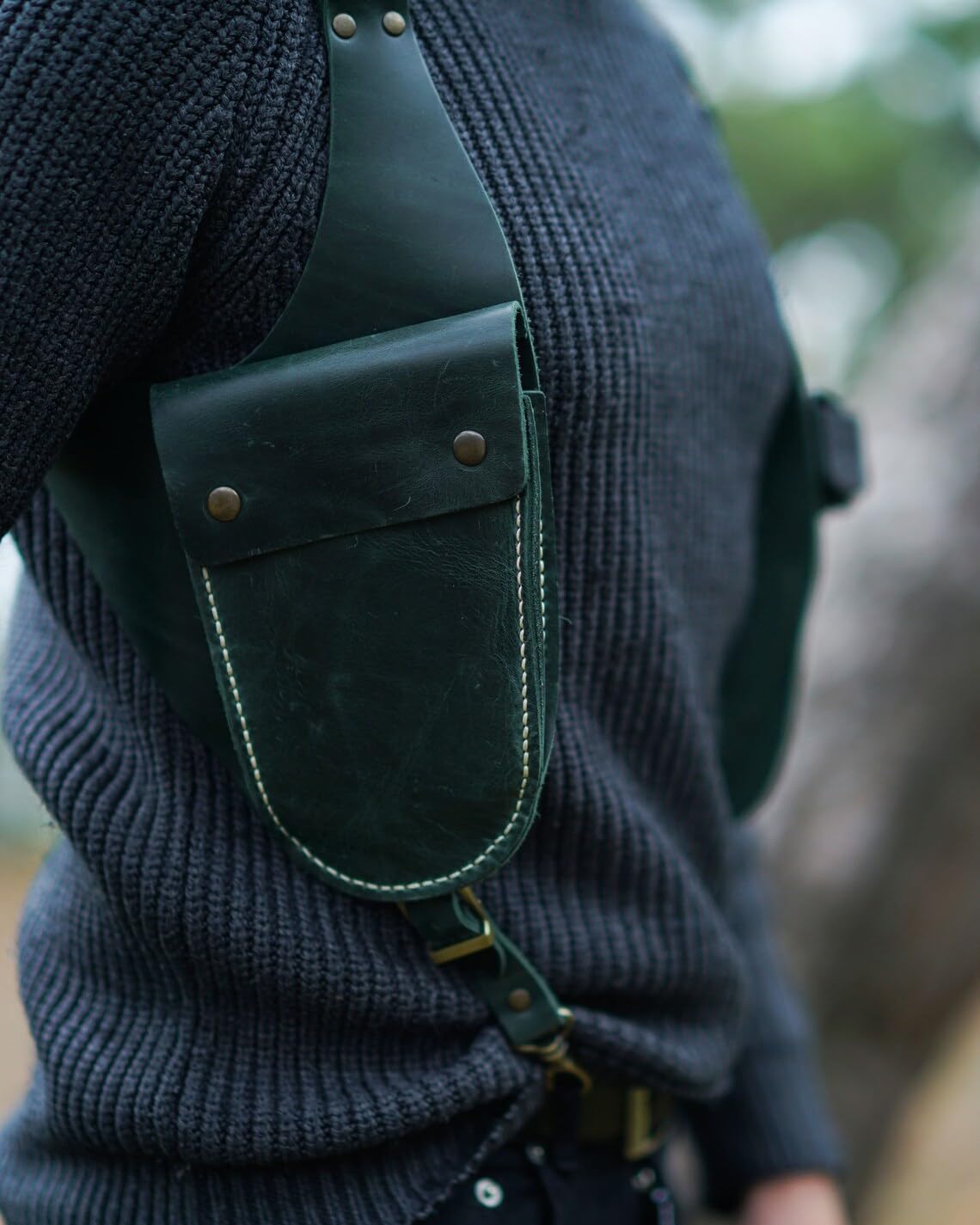 Tactical Chest Pack Pistol Bag, Western Cowboy Outdoor Leather Holster for 1911 & Glock, Quick-Draw Pistol Holster