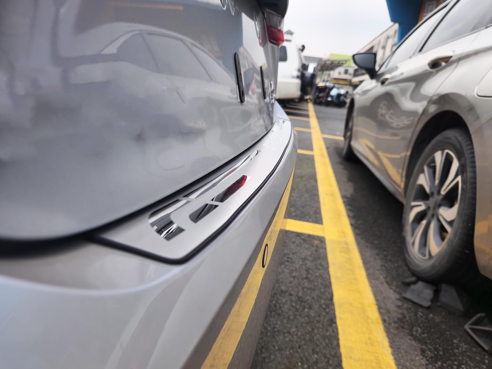 GZBFTDH Chrome Trunk Sill Trim Guard Accesories for Toyota Camry 2018-2025, Rear Bumper Topper Protector Cover Scuff Plate