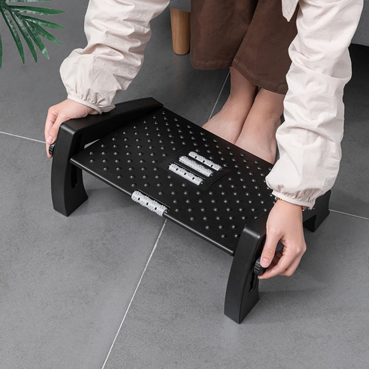 Reposapiés Portátil y Ergonómico para de Plástico para Oficina y Hogar Ajustable Mejora la Postura y Alivia la Presión Debajo del Escritorio