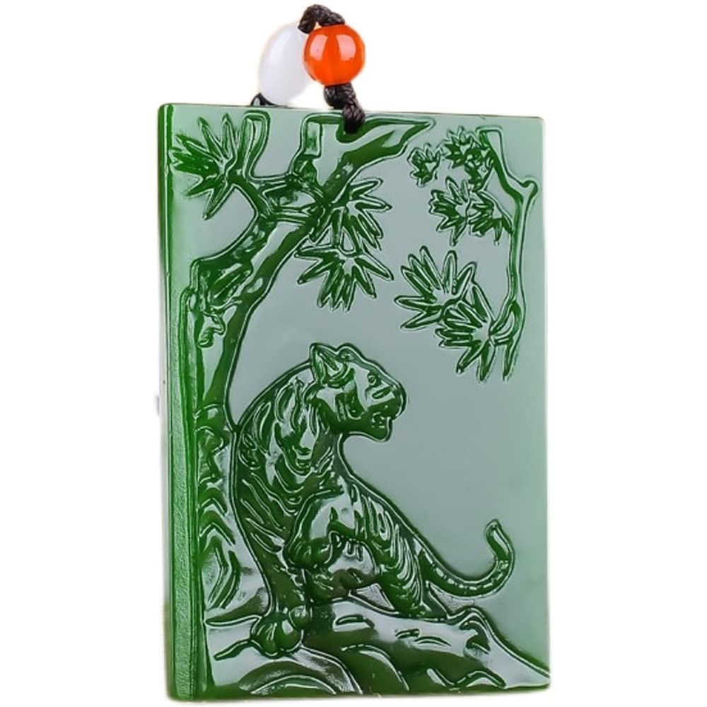 Collier en jade vert naturel sculpté main : une amulette en pierre fine authentique