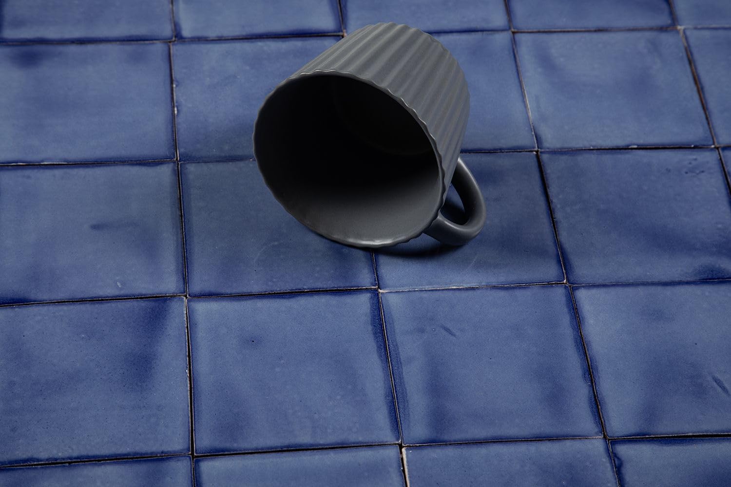 Cerames Azulejos de mosaico de un solo color Azul Mezclilla Fuerte azulejos azules de mosaico de cerámica mexicana para cocina, pared posterior de la cocina Un paquete de 90 azulejos 10,5 x 10,5 cm