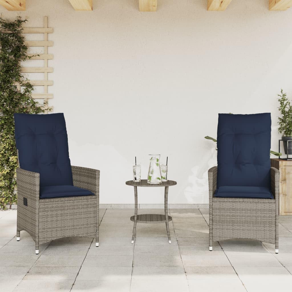 Set da Bistrot 3 pz in Rattan PE Grigio con Sedie Reclinabili | Arredo pieghevole e reclinabile con tavolino coordinato, ideale per momenti di relax in giardino, balcone e terrazzo.