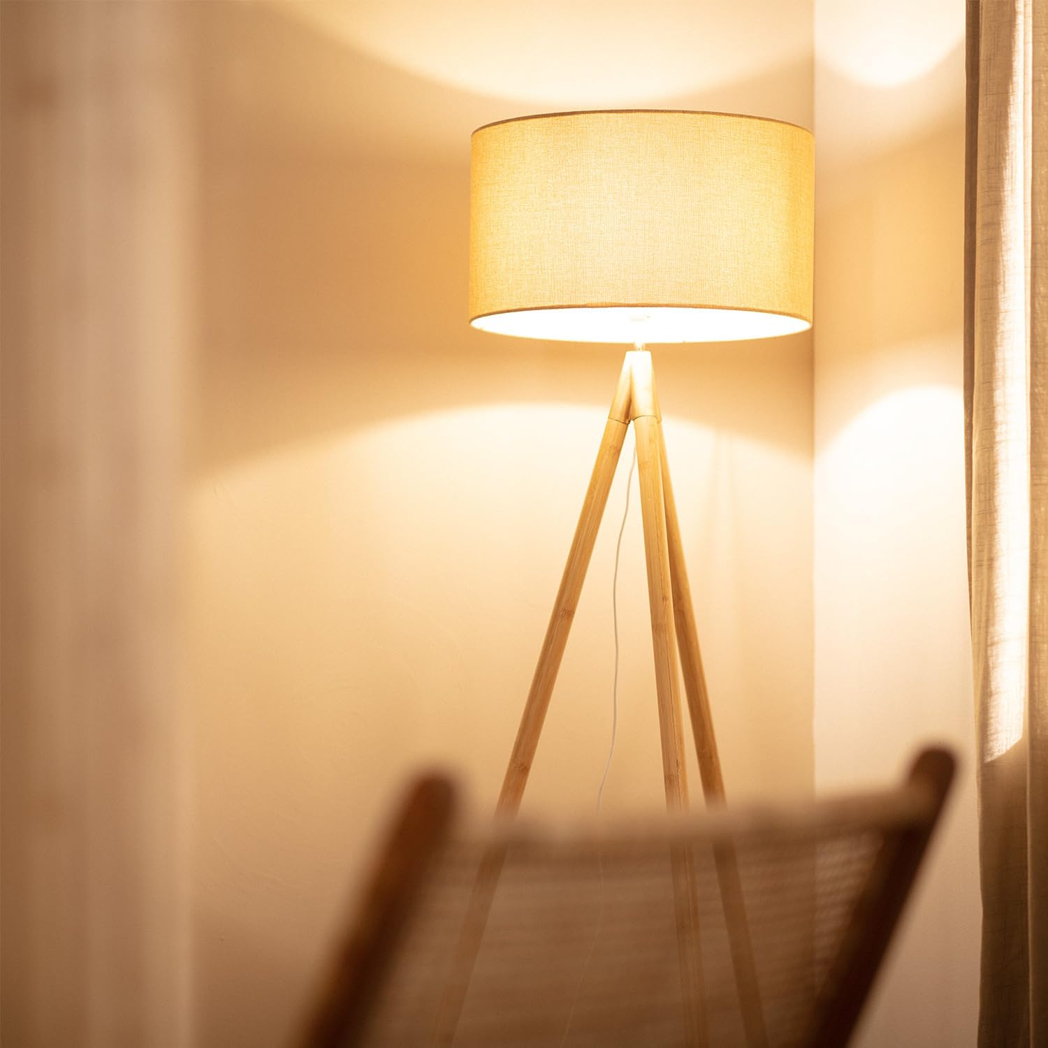 LEDKIA Lámpara de Pie de Madera y Tela Wolby Beige | CasquilloE27