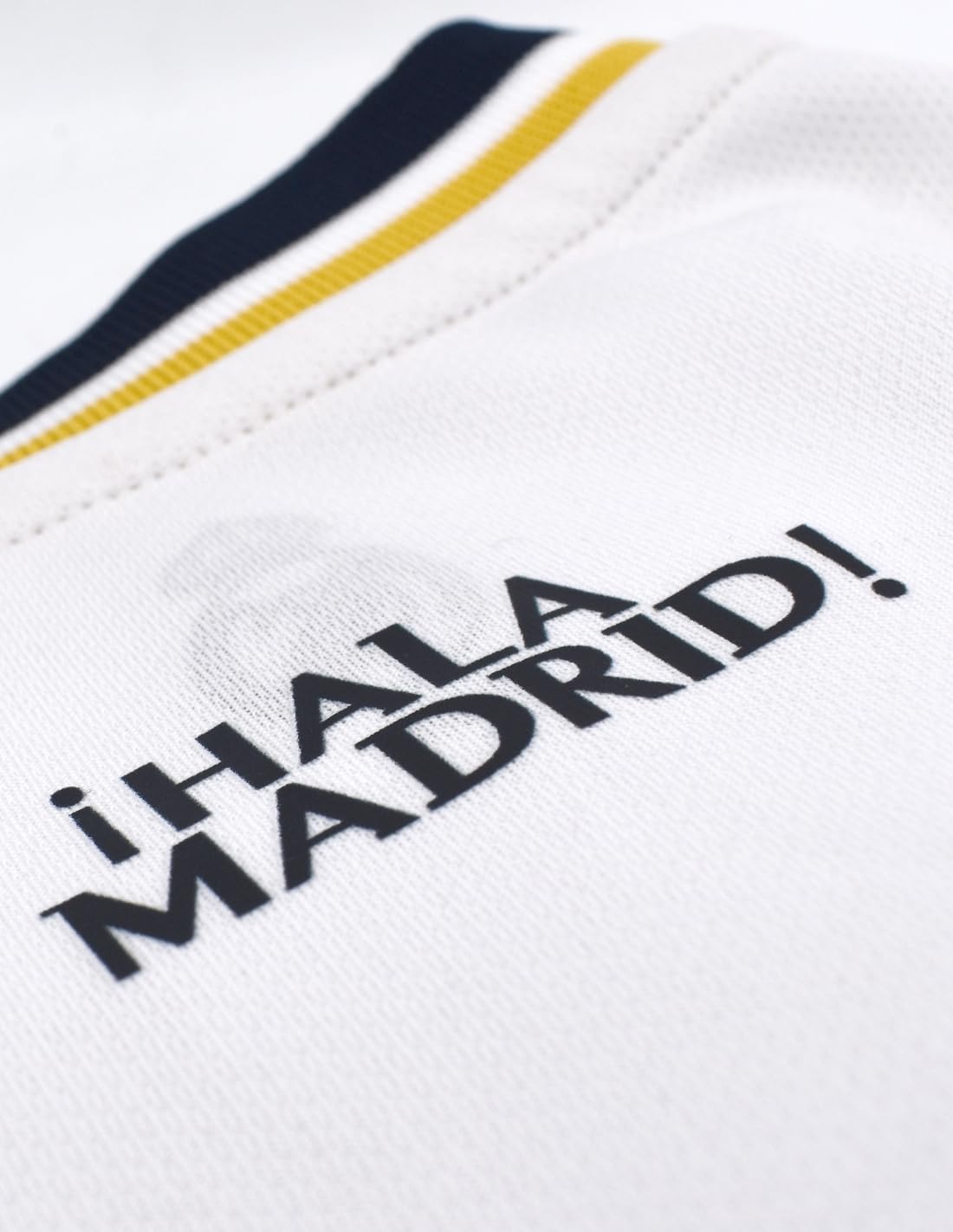 Real Madrid Set Bambino T-shirt e Pantaloni Prima Equipaggiamento Stagione 2023-2024 - Vini JR. 7 - Replica ufficiale con licenza ufficiale - Bambino