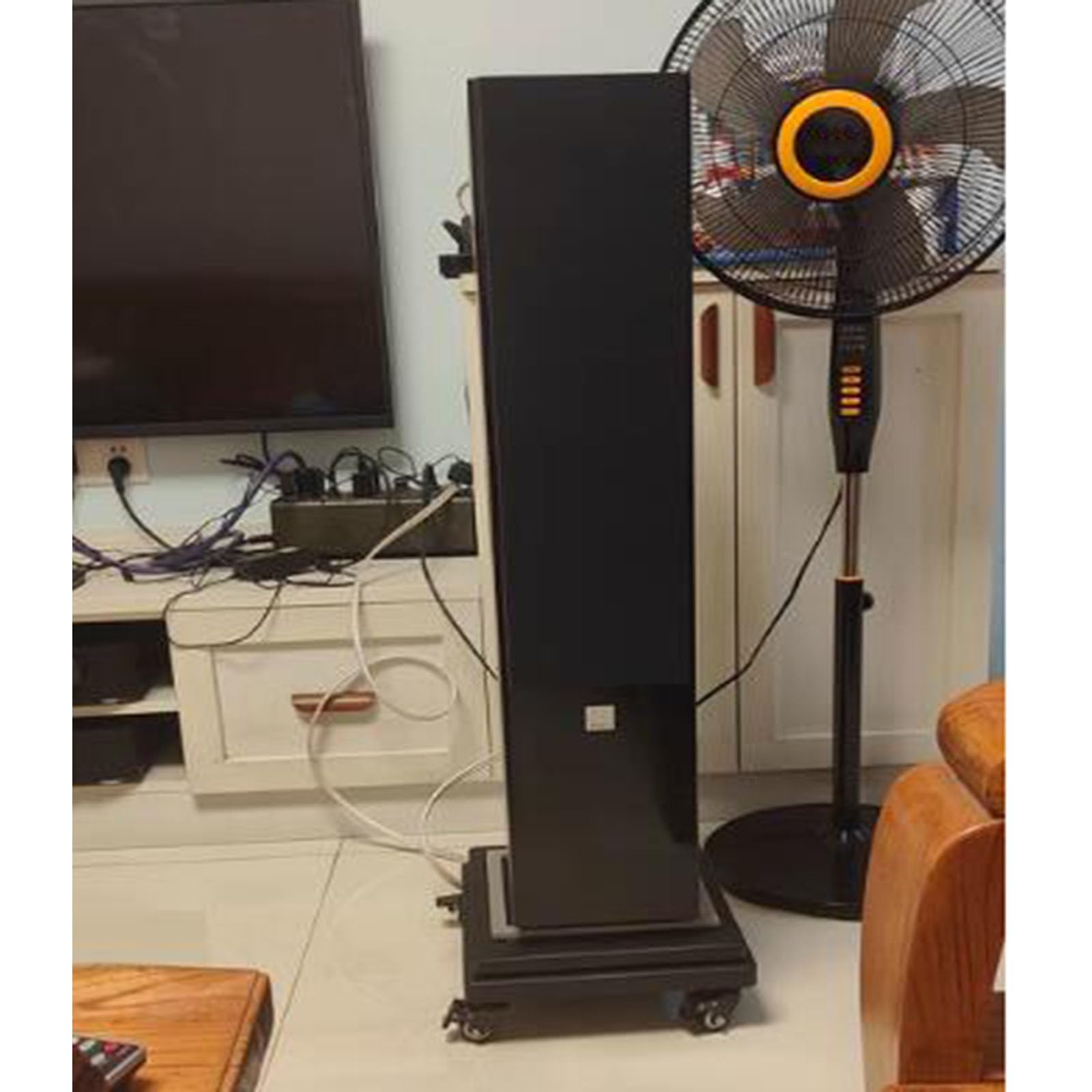 Supporto di isolamento per subwoofer con rotelle, base stabilizzatore per altoparlante, per casa, ufficio, cinema e sala da concerto, qualità audio migliorata e controllo delle vibrazioni