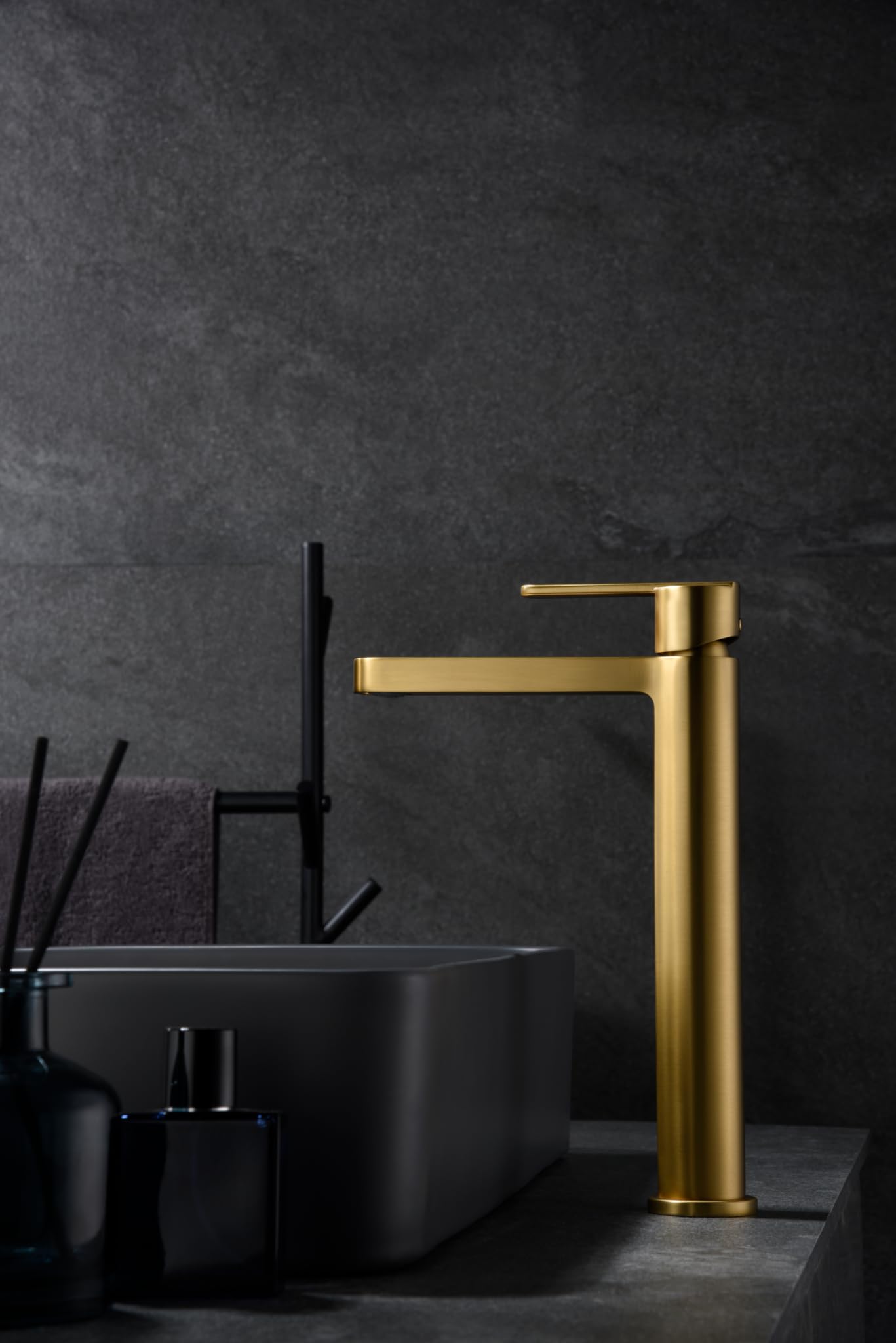 IMEX Monomando de Lavabo Alto SERIE ROMA – Grifo de Latón,Grifo Lavabo moderno, Cartucho Cerámico Ø28 mm TOP, Flexos 3/8". (Oro Cepillado)