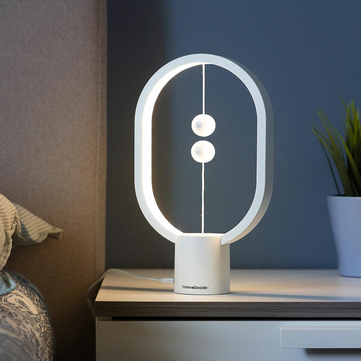 InnovaGoods® Lámpara de equilibrio con interruptor magnético, Magilum, ilumina tu hogar de forma original y elegante, con un diseño de equilibrio e interruptor magnético, ideal para el hogar.