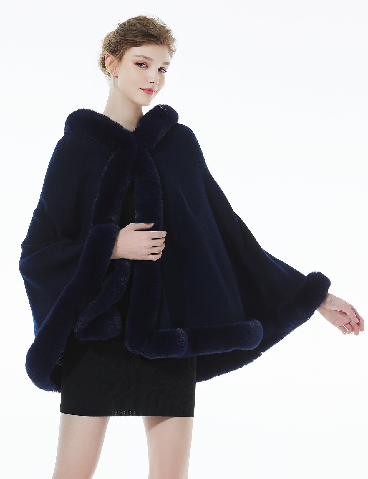 BEAUTELICATE Tricoté Poncho Femme Cape Manteau à Capuche Chaude Châle Étole En Fausse Fourrure Pour Automne Hiver Mariage Soirée Gala Mariée Demoiselle d'honneur S96