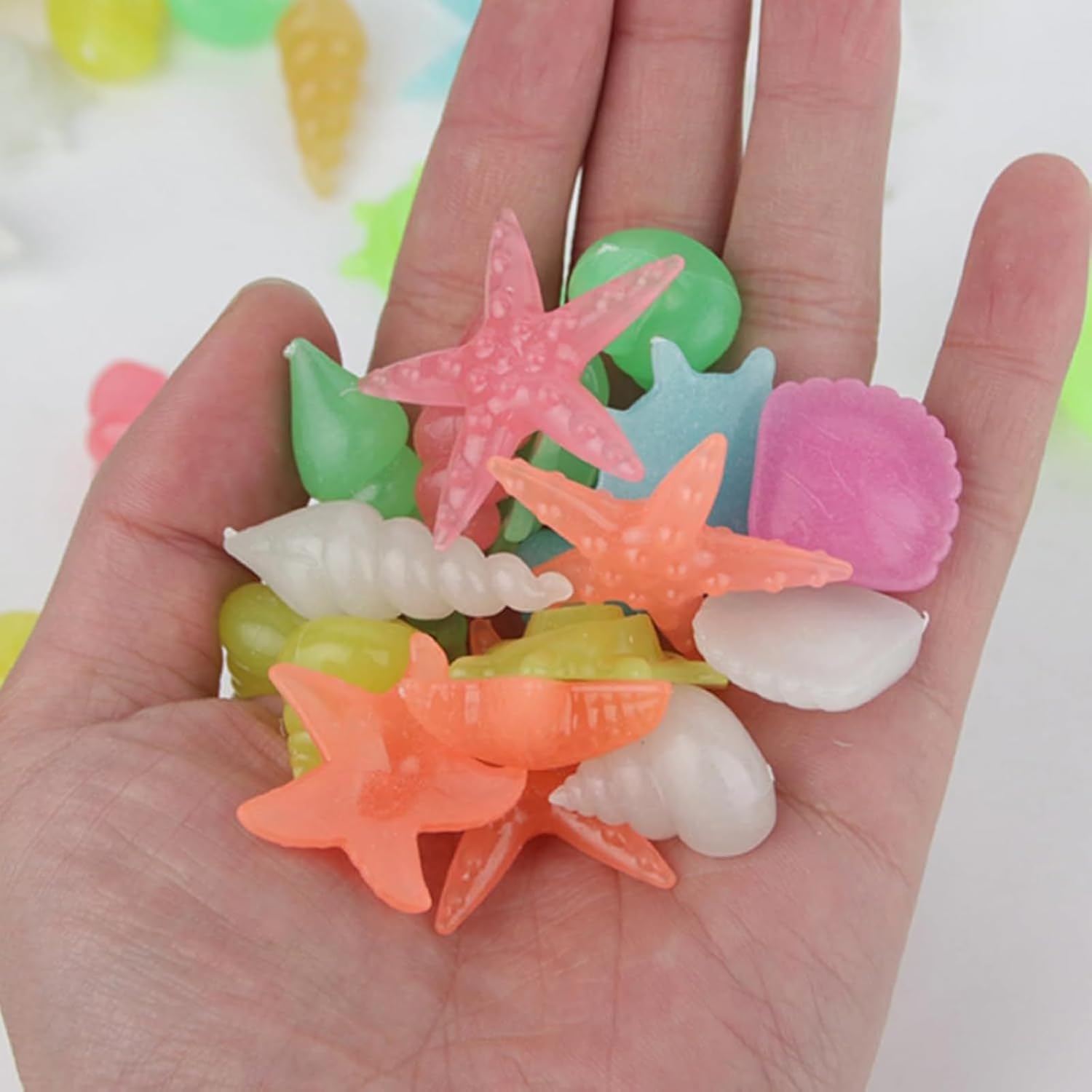 Resin Material Glow in The Dark Rocks, Decorative Ornaments Colorful Glow Rocks, for Fish Tanks Glowing Rocks(200 Pieces)