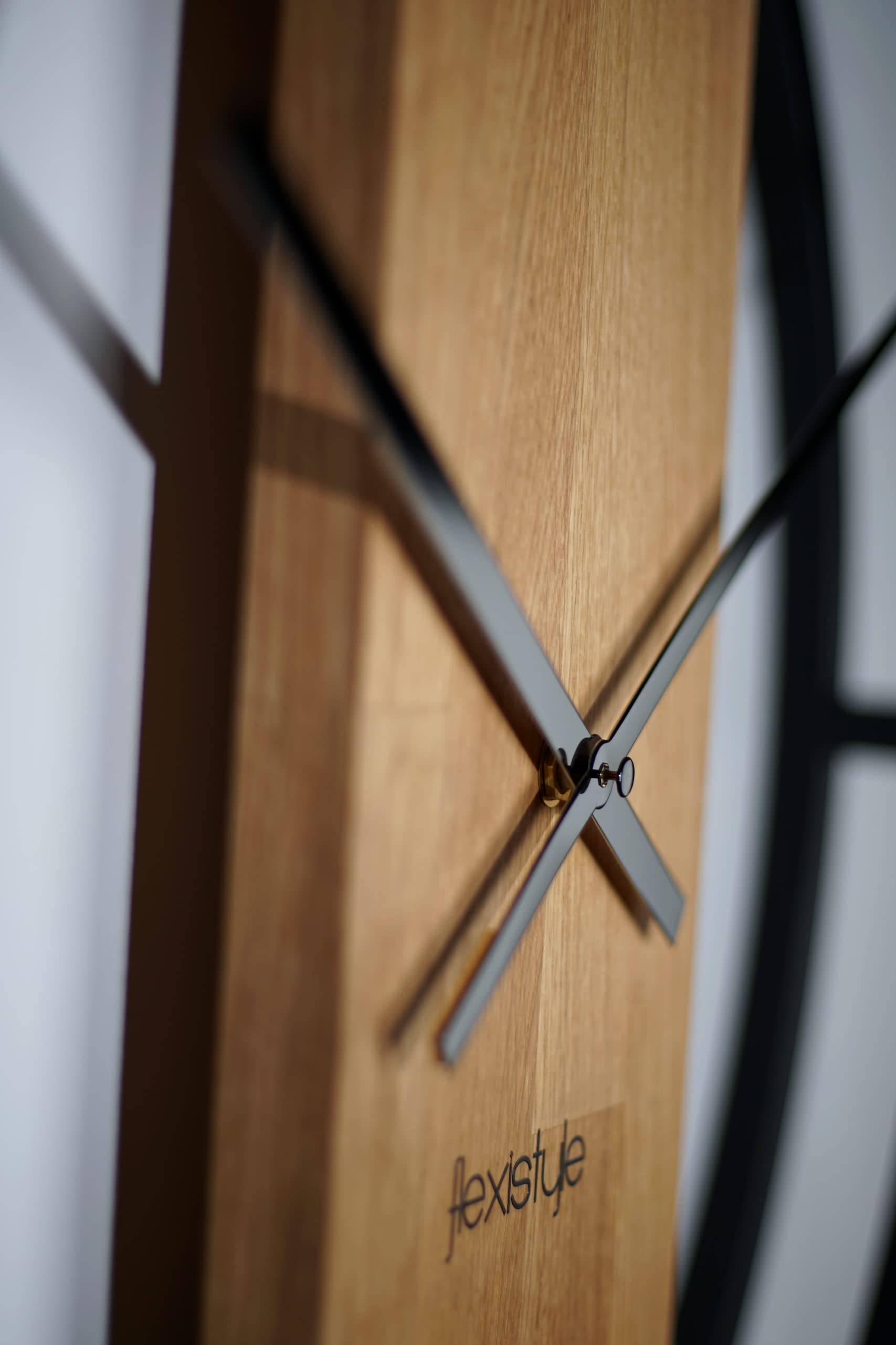 FLEXISTYLE Reloj de Pared Grande sin Ruido de tictac, Ovalado, de Metal, Negro, 3D, XXL, Moderno, de Madera, para baño o Sala de Estar (50 cm de diámetro)