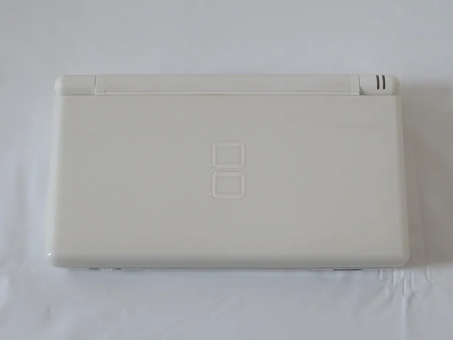 WHITE - (本体)ニンテンドーDS Lite(ライト) クリスタルホワイト(USG-S-WA) 任天堂 任天堂 ニンテンドーDS Lite クリスタルホワイト 価格比較