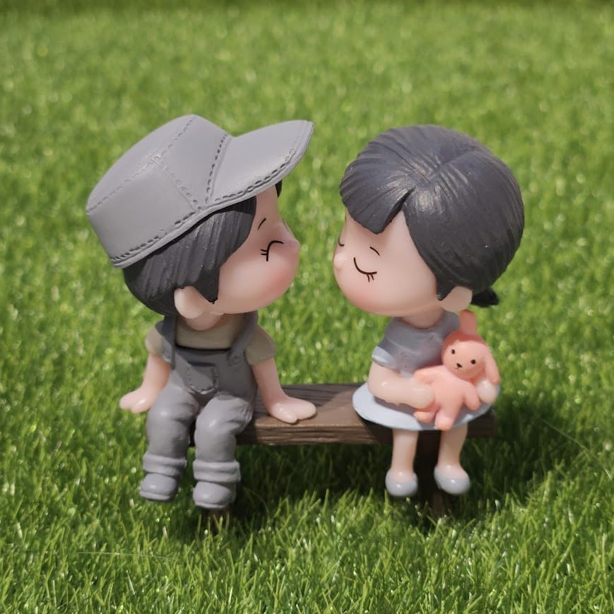 Image of Miniature Purple Couple Figurines, Decorative Dollhouse Accessories, Collectible Gift Set, Mini Garden Decoration (Grey Cap Couple)