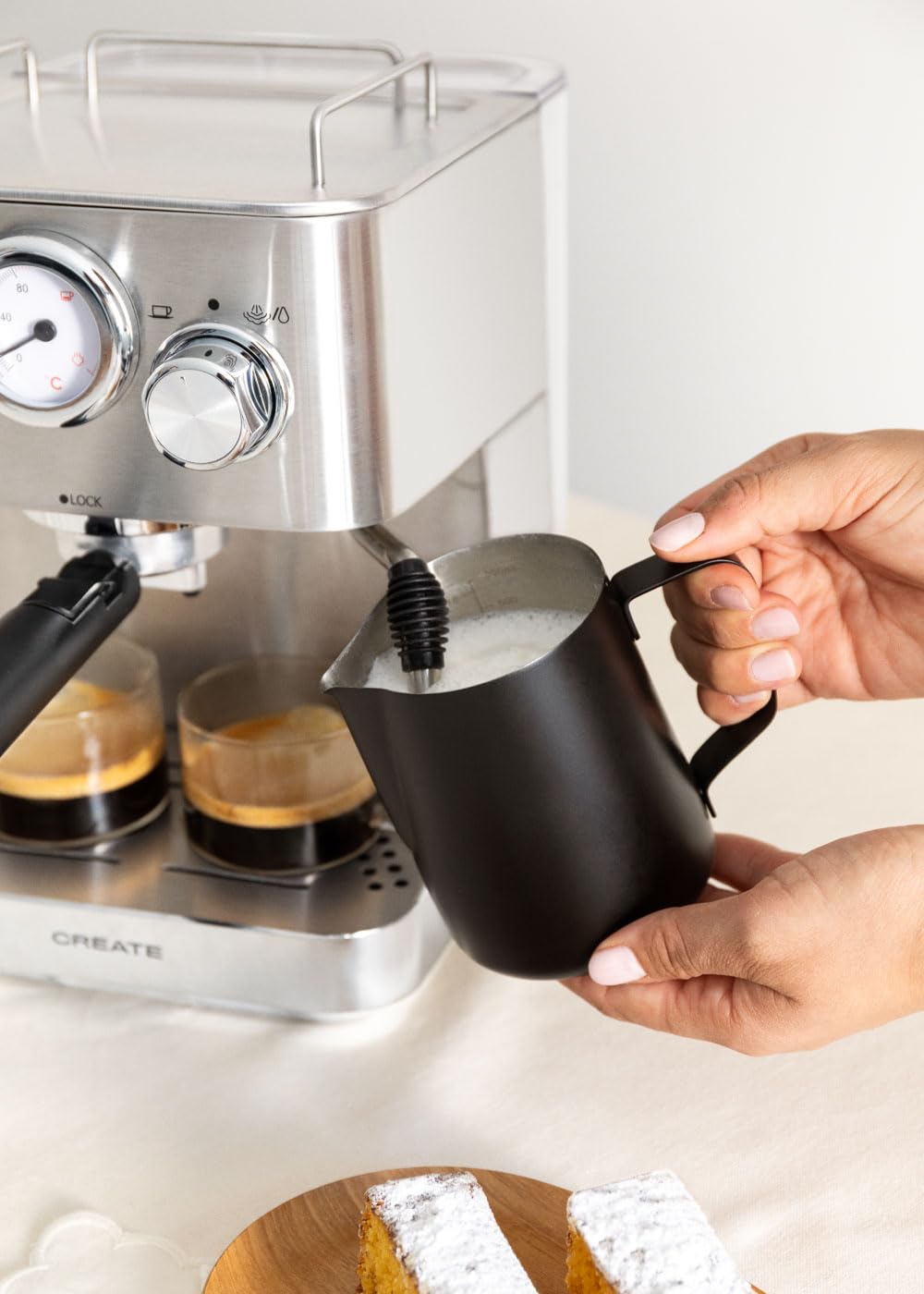 CREATE / THERA CLASSIC/Machine à espresso/Machine à espresso semi-automatique / 20 bars pour café moulu et monodose ESE, réservoir de 1,25 litre, 1100W