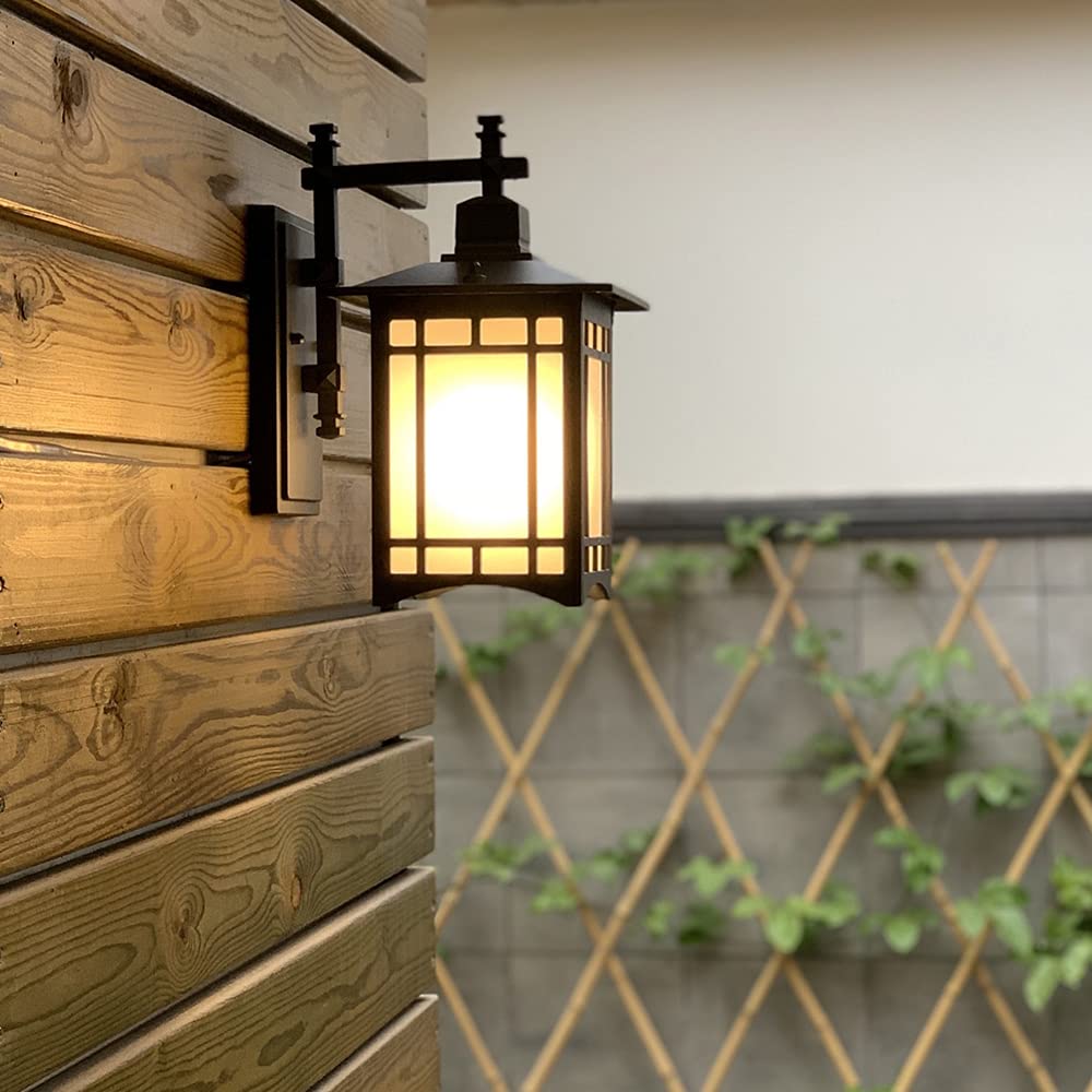 lampy wiszące, Matowa, czarna, antykorozyjna lampa ścienna z kloszem szklanym, oprawka E27 do przedpokoju i na werandę