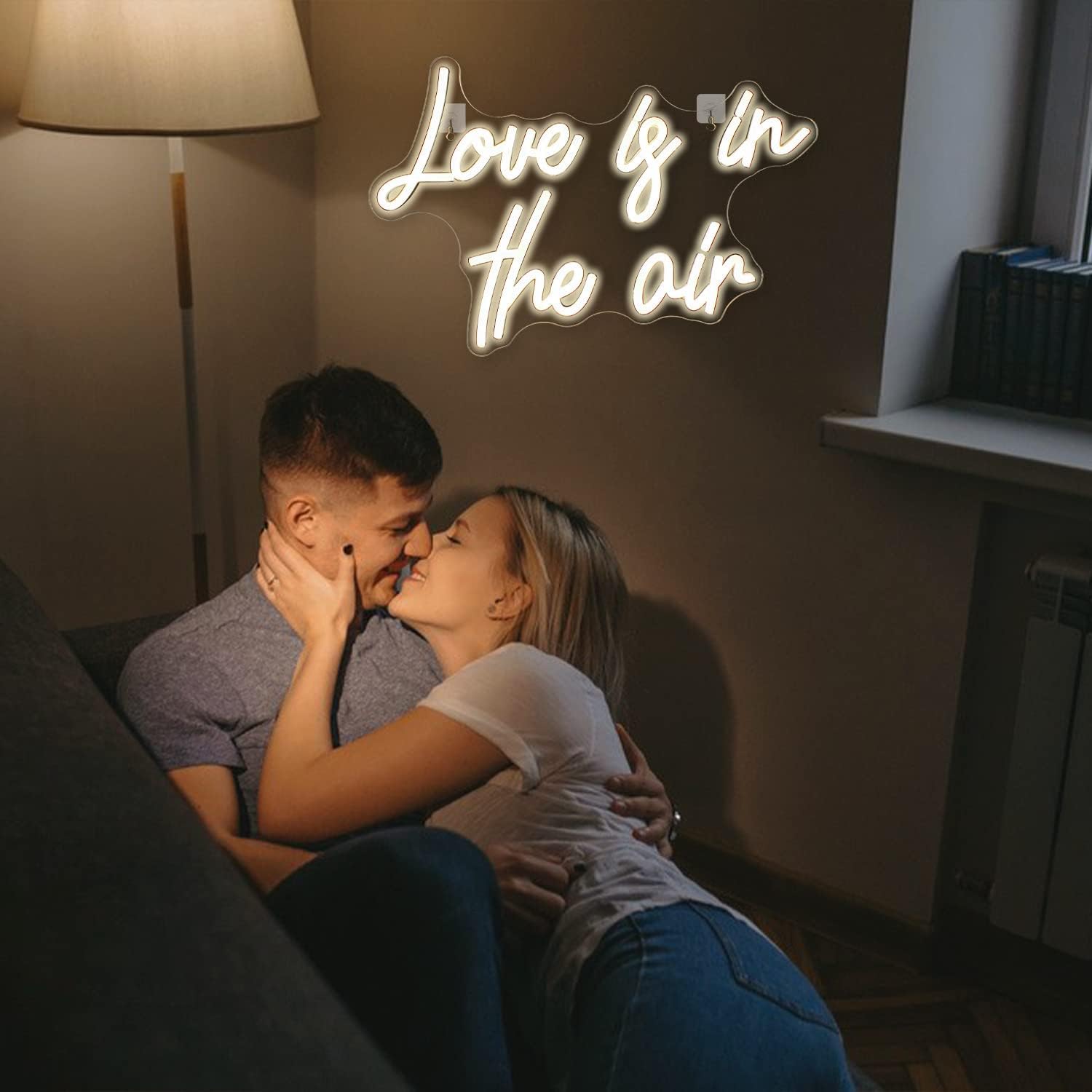 Looklight Neonowy znak "Love is in The Air", ciepła biel, LED, do dekoracji ścian, zasilany przez USB, litera, neonowa lampa, do sypialni, domu, baru, zaręczyn, na ślub, urodziny, przyjęcie, prezent