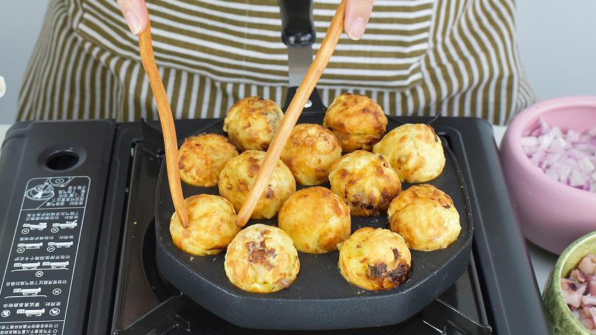 Amazon.com: Artcome Takoyaki Pan with Handle - 12-Hole Nonstick
