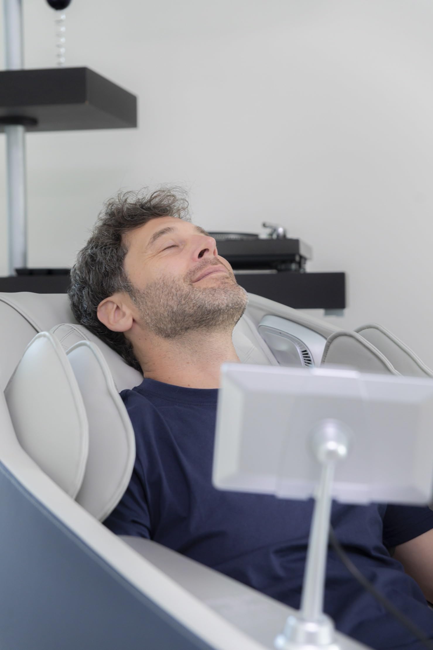 GLOBAL RELAX Real Madrid | Advance Sillón Masaje 3D Oficial del Real Madrid | Gravedad Zero Total | Presoterapia | Escaneo Cuerpo con IA | Tren Masaje SL de 135 cms | Bluetooth | Control Voz