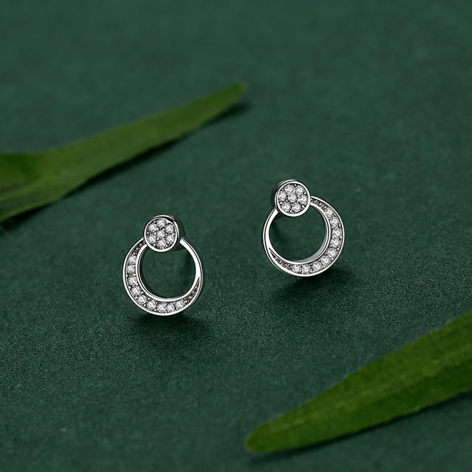 Orecchini da donna in oro bianco 18 carati, con luna di moissanite AU750